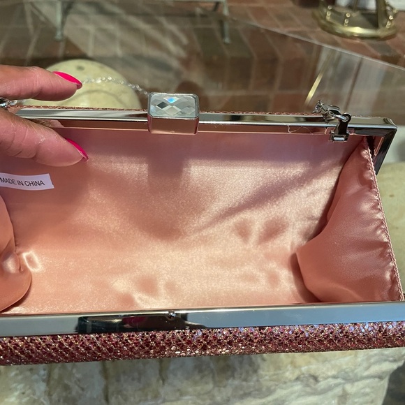 Sasha handbags, Inc. with silver chain strap. - Picture 2 of 5